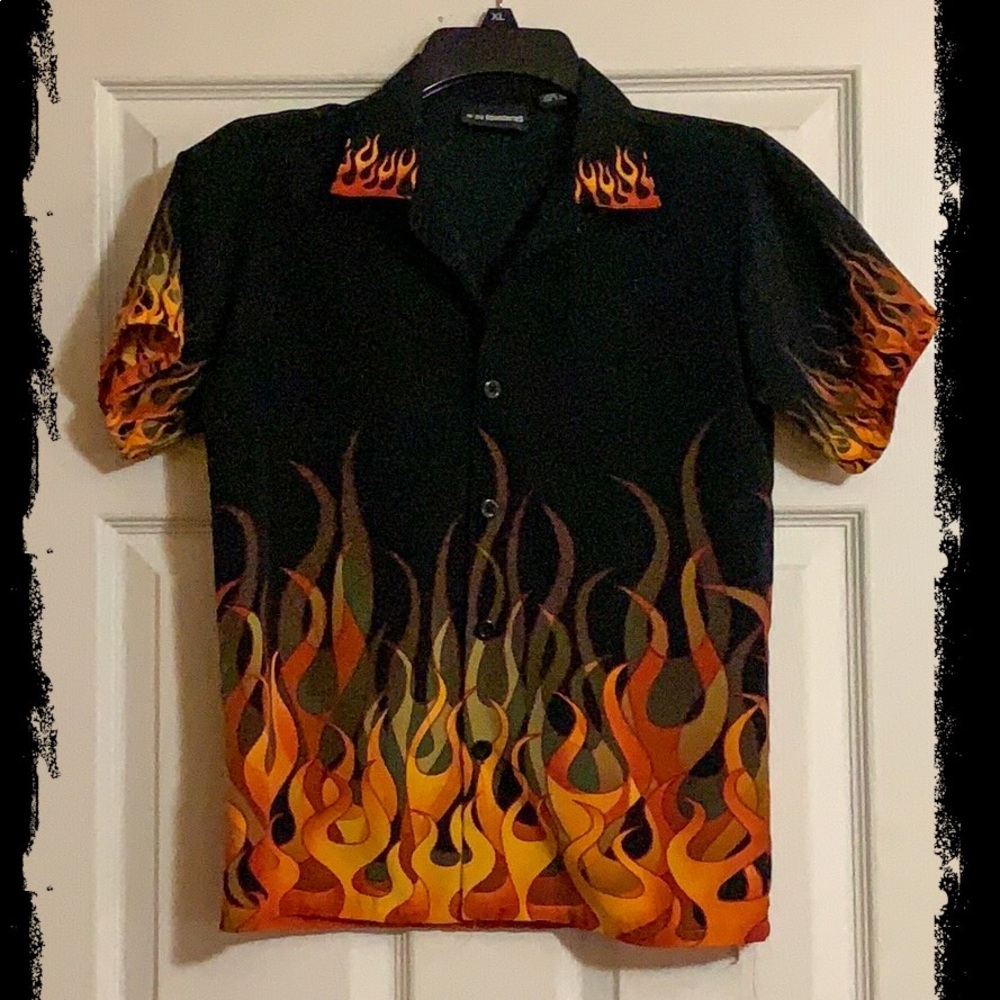 No Boundaries Flames 🔥 Button Up Shirt Med 8/10